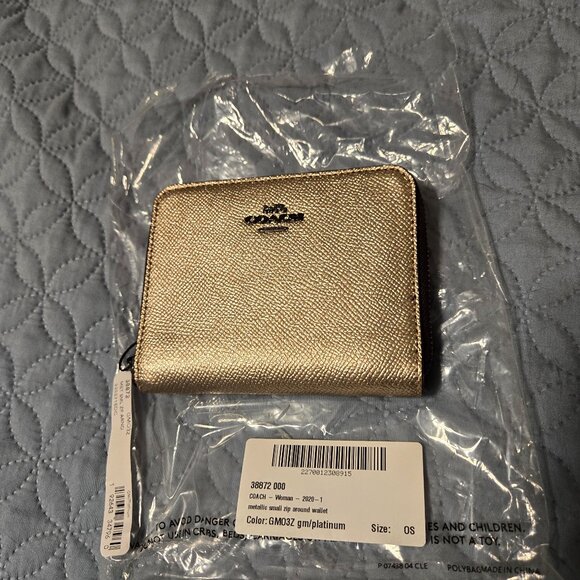 NEW: COACH 2 Fold Wallet PVC GLD - Picture 1 of 5